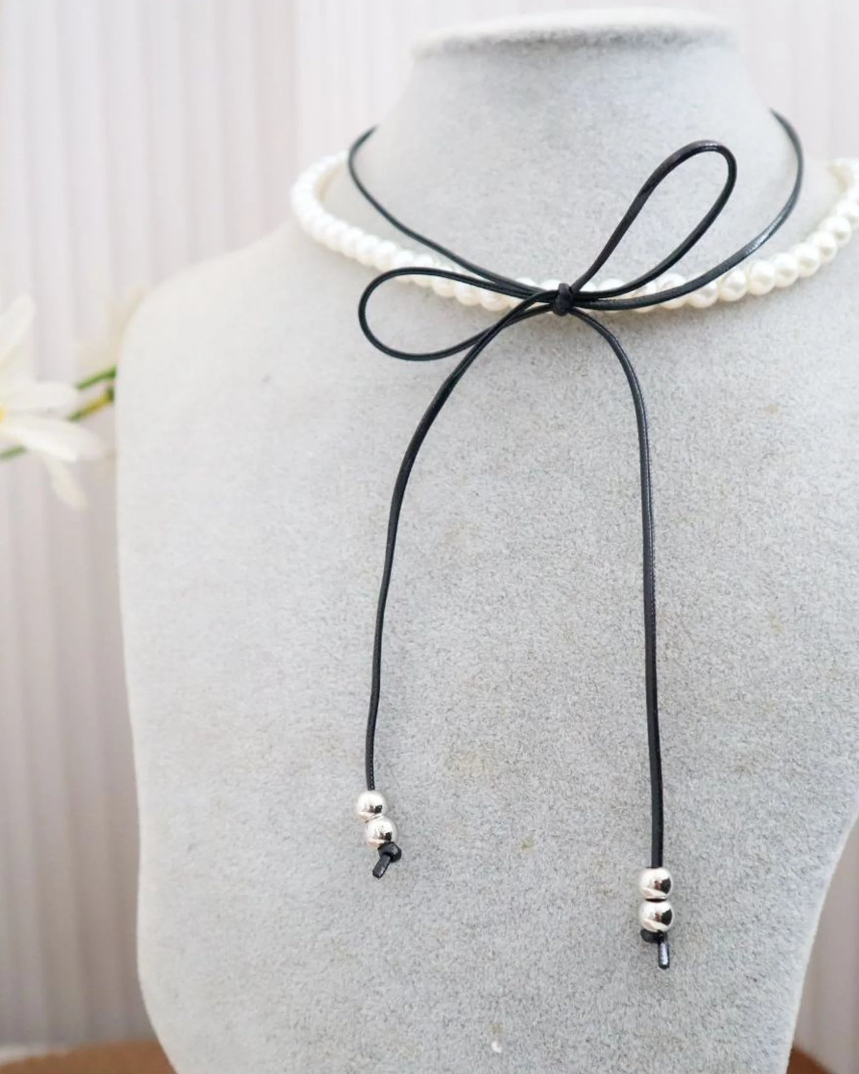 lovely black and white Choker