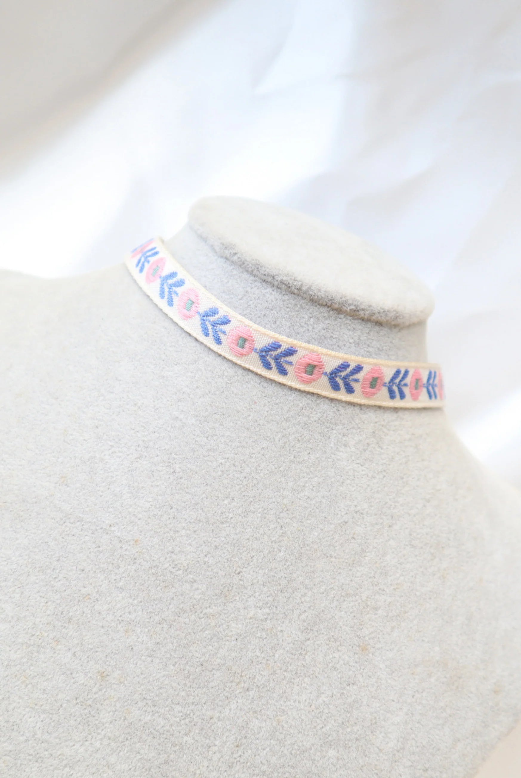 cute flower choker